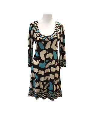 Diane von Furstenberg “Stella” 100% silk dress. Size 4 open back mod print retro